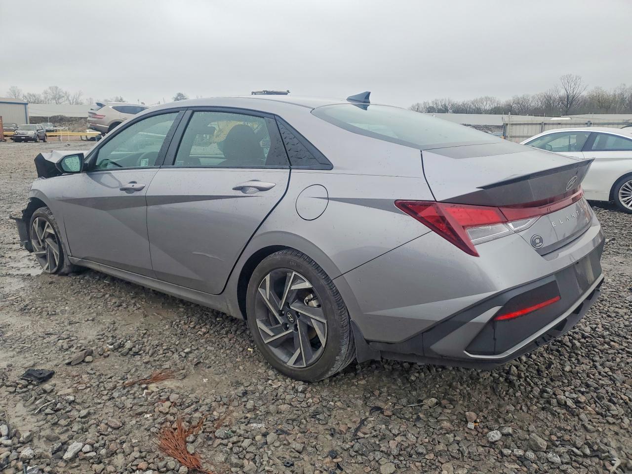 2025 Hyundai Elantra Sel Sport - Image 2