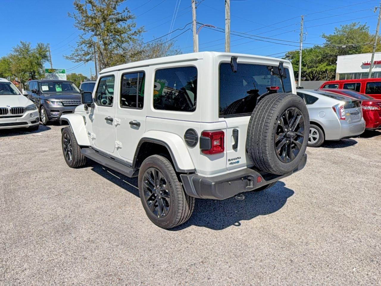 2025 Jeep Wrangler Sahara 4Xe - Фото 3