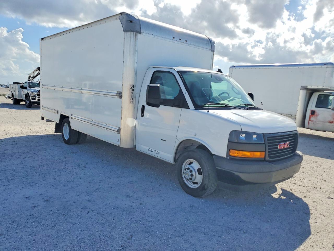 2020 GMC Savana Box Truck - Фото 4