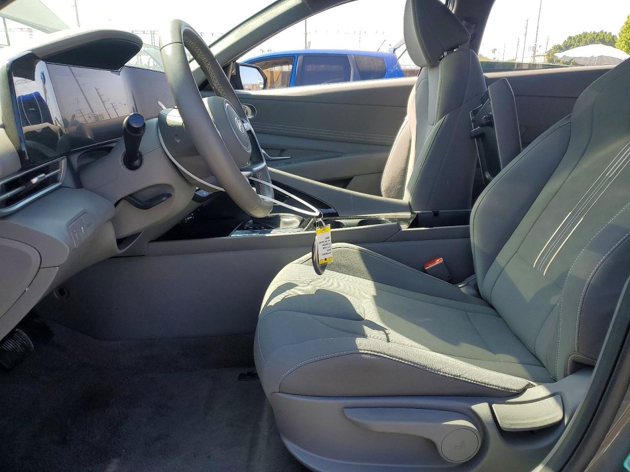 2025 Hyundai Elantra Sel Convenience - Image 7