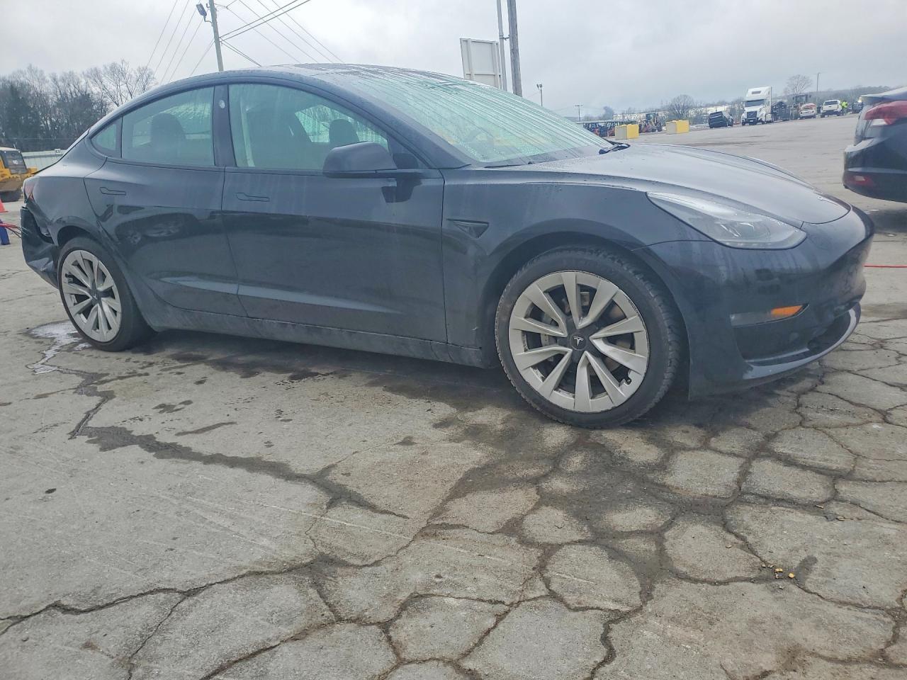 2023 Tesla Model 3 - Фото 4