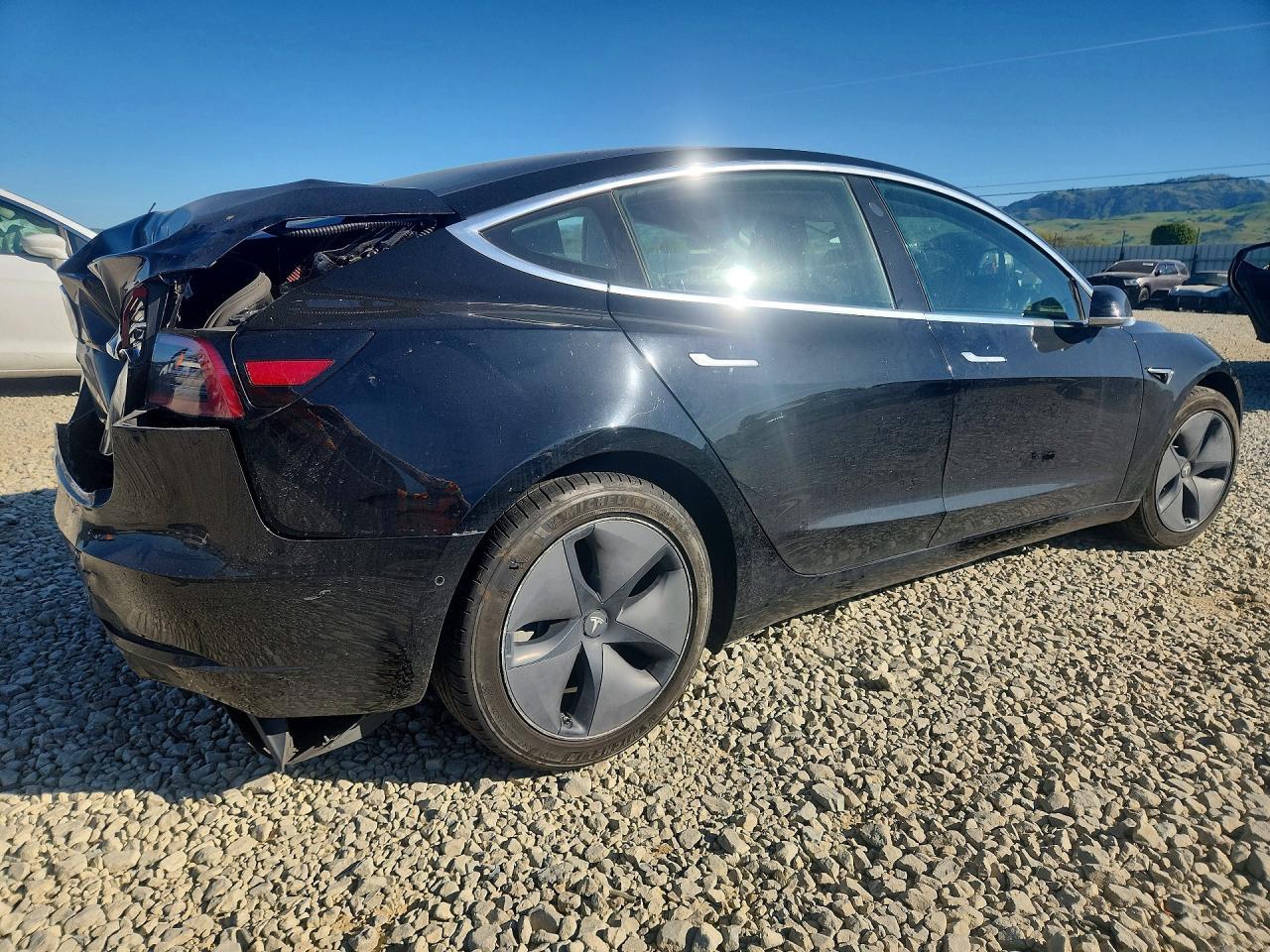 2018 Tesla Model 3 - Фото 3