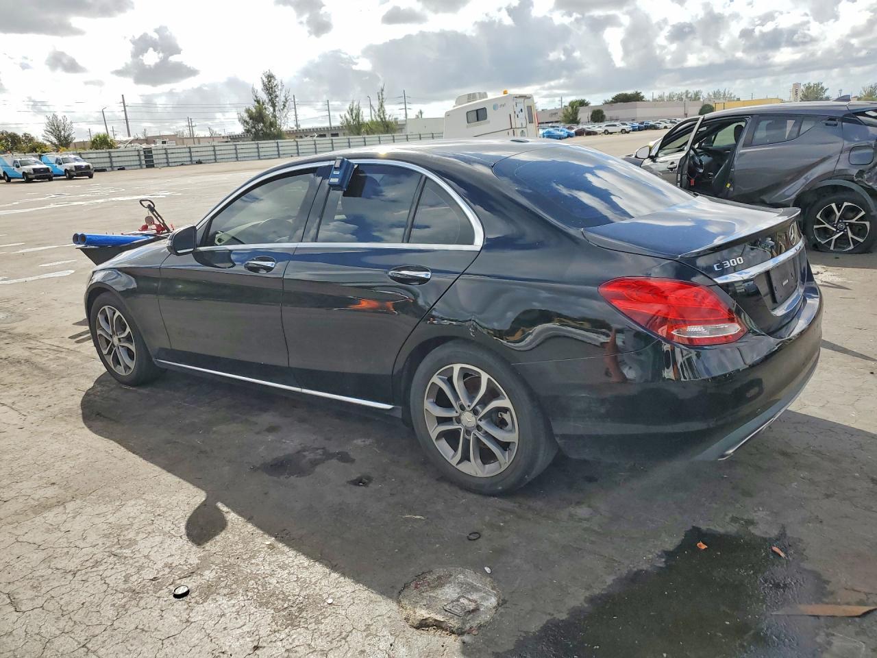 2017 Mercedes-Benz C 300 - Фото 2