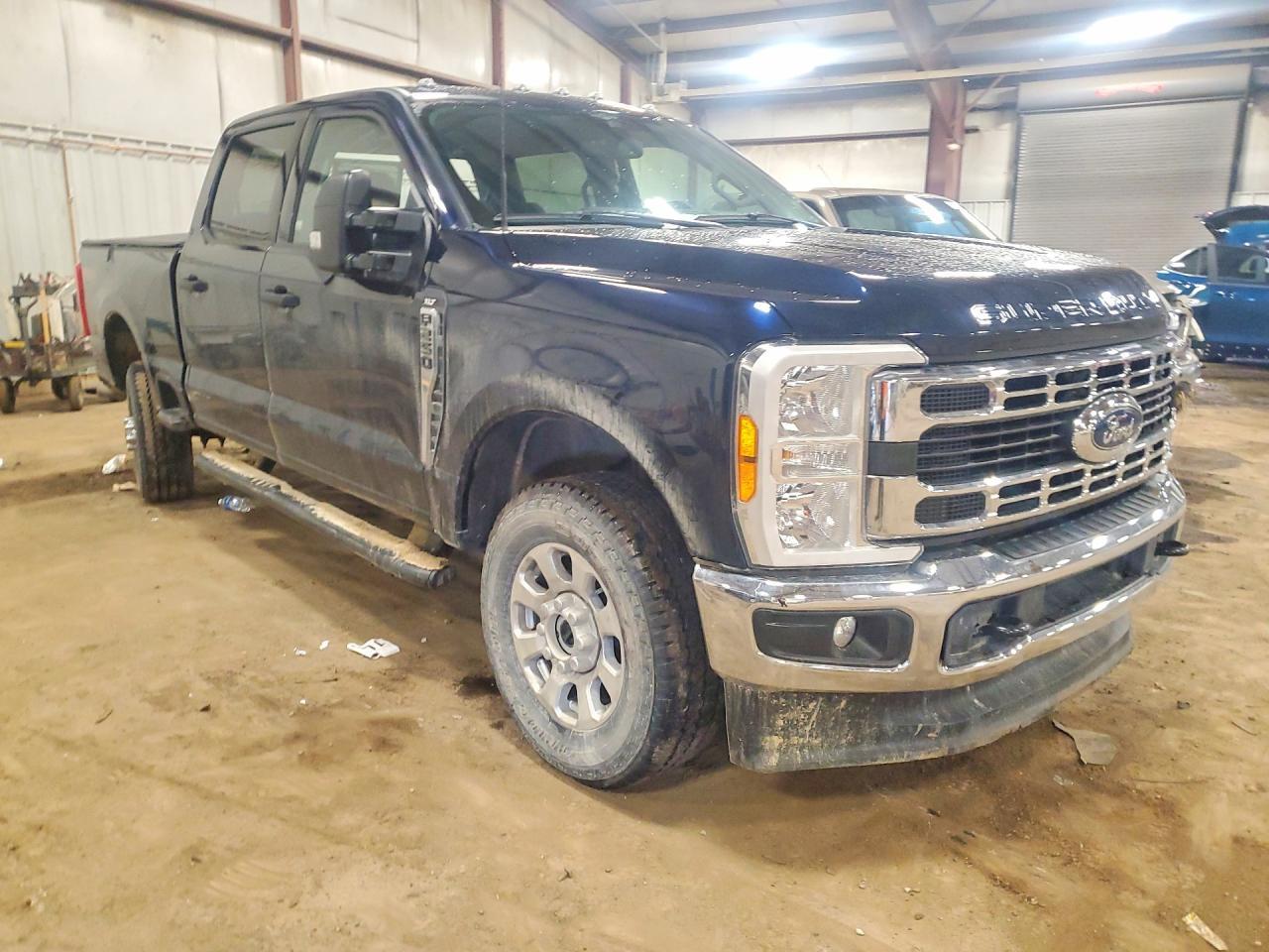 2023 Ford F250 Super Duty - Фото 4
