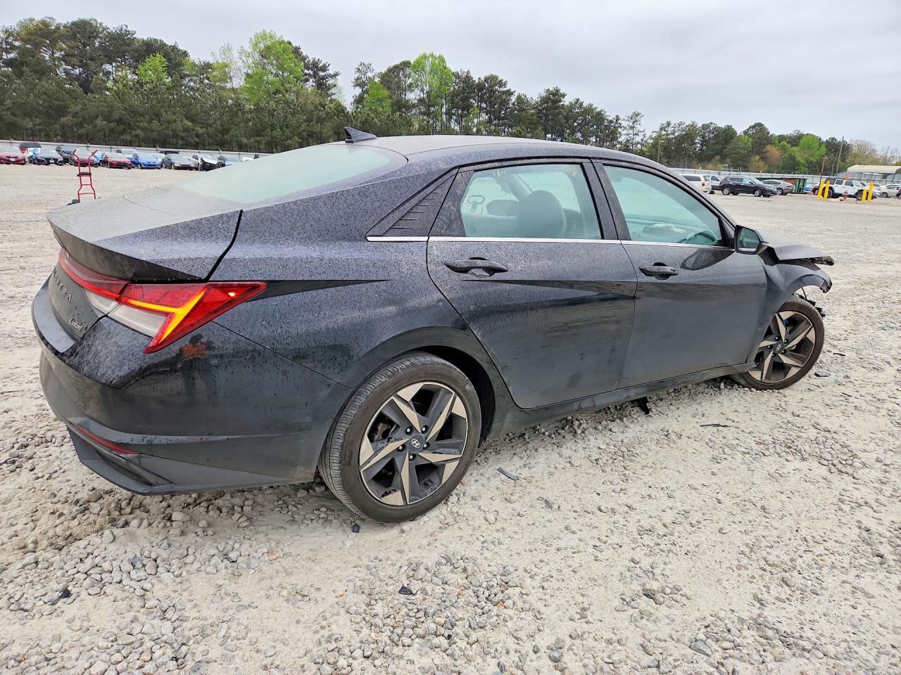 2023 Hyundai Elantra Limited - Image 3