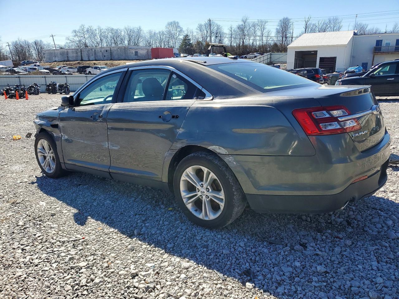 2016 Ford Taurus Se - Image 2