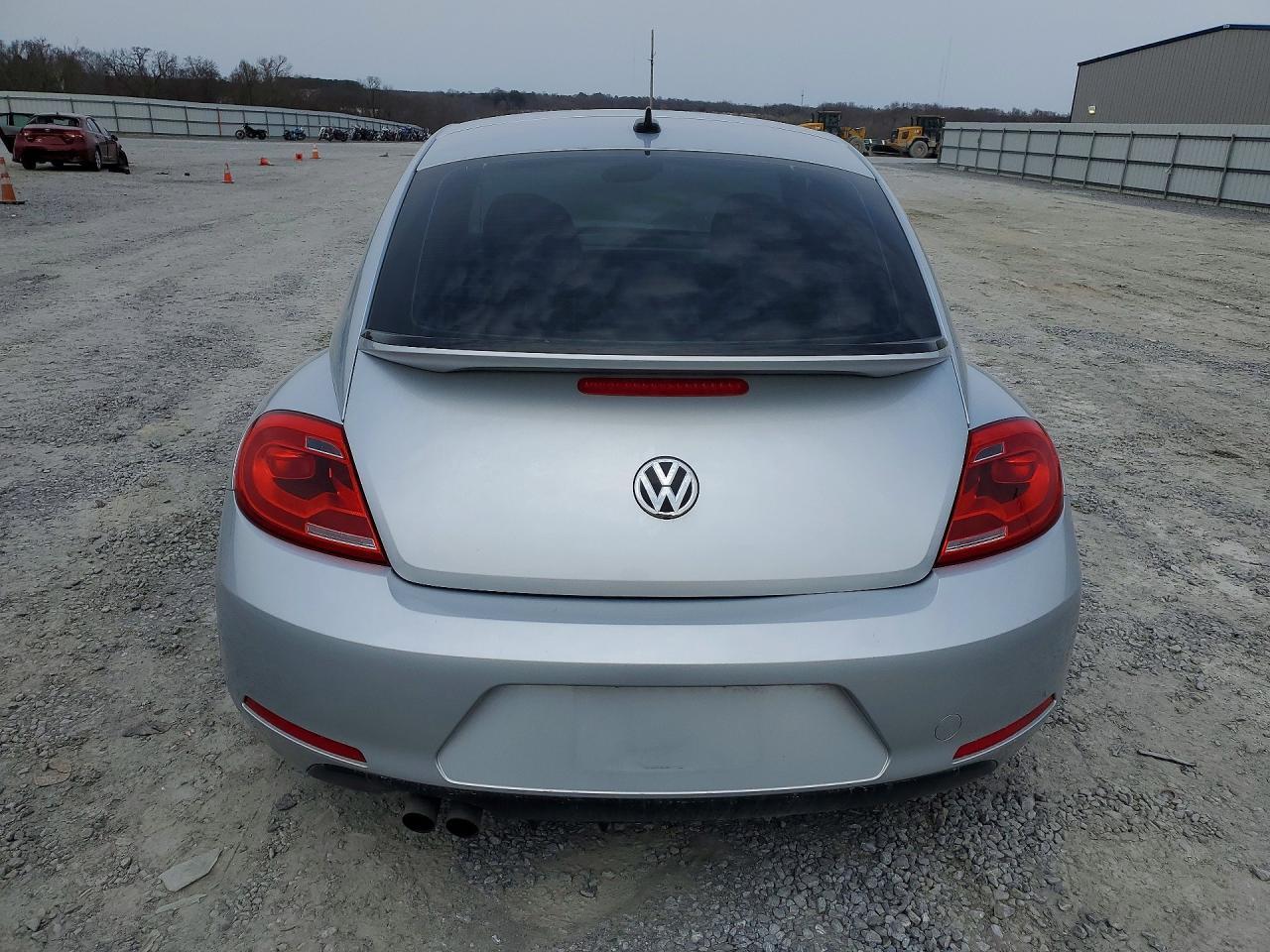 2015 Volkswagen Beetle 1.8T - Image 6