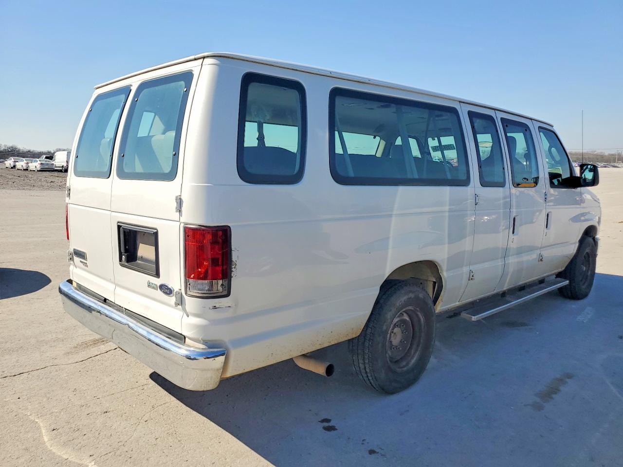 2010 Ford Econoline E350 Van - Фото 3