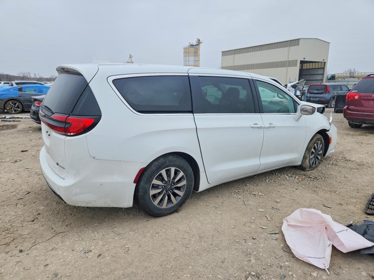2022 Chrysler Pacifica Hybrid Touring L - Фото 3