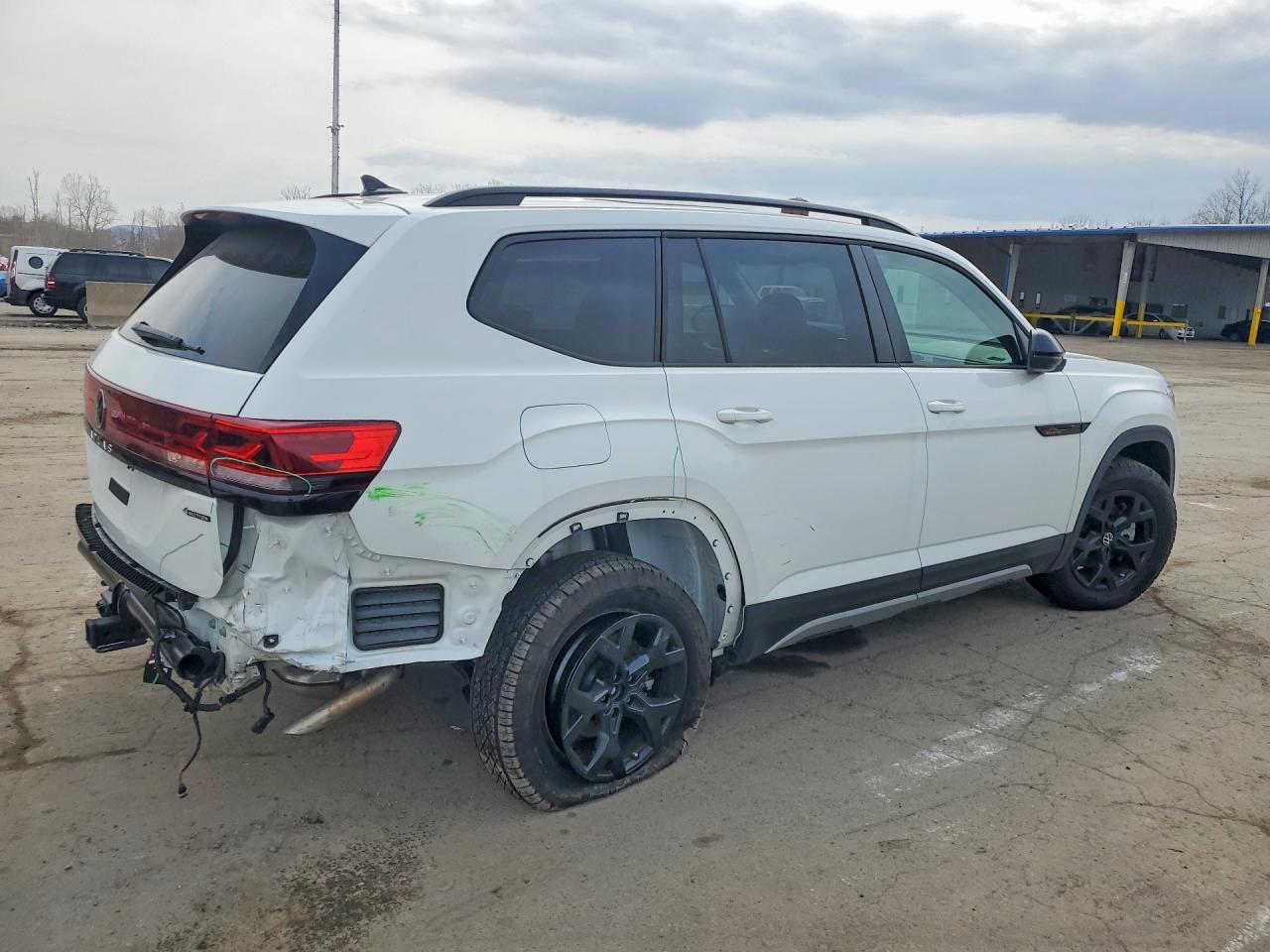 2025 Volkswagen Atlas Peak Edition Se - Image 3