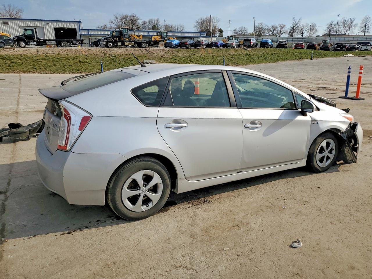 2015 Toyota Prius Two - Фото 3