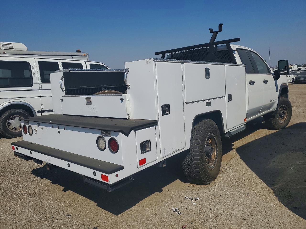 2022 GMC Sierra C2500 Heavy Duty - Image 3
