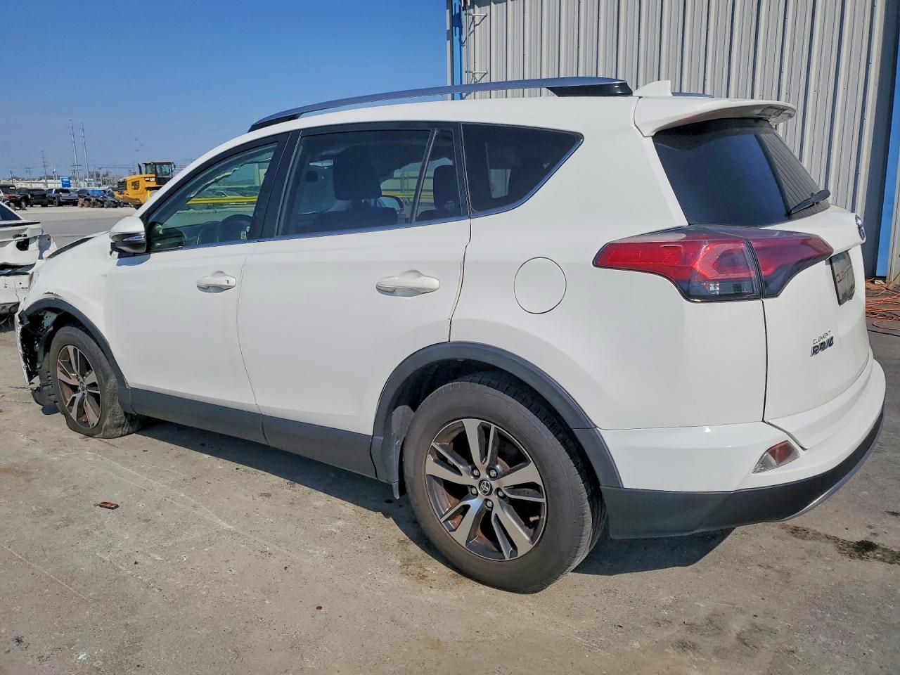 2018 Toyota Rav4 Adventure - Фото 2