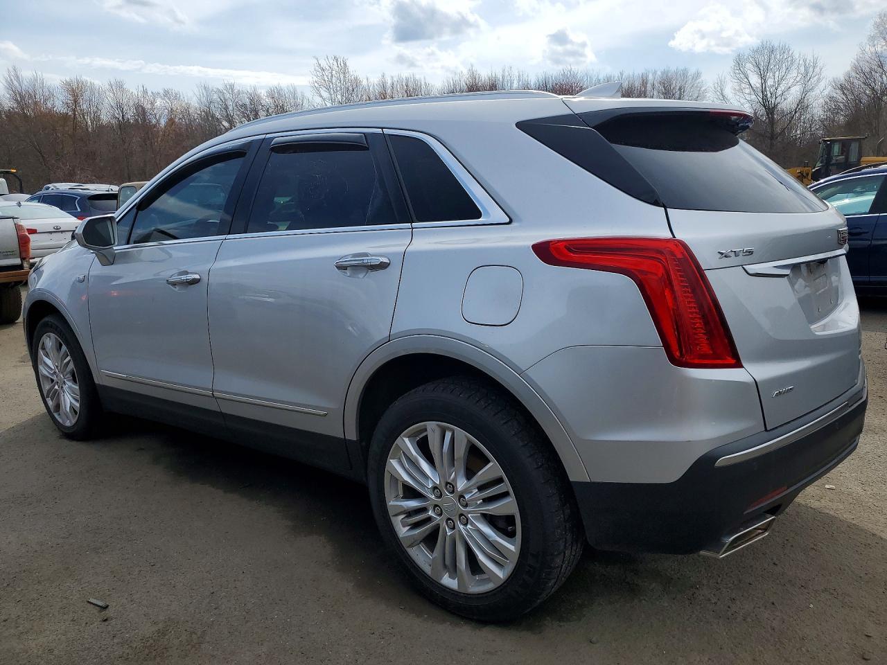 2018 Cadillac Xt5 Premium Luxury - Image 2