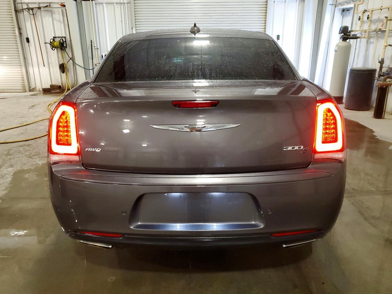 2017 Chrysler 300 S - Image 6