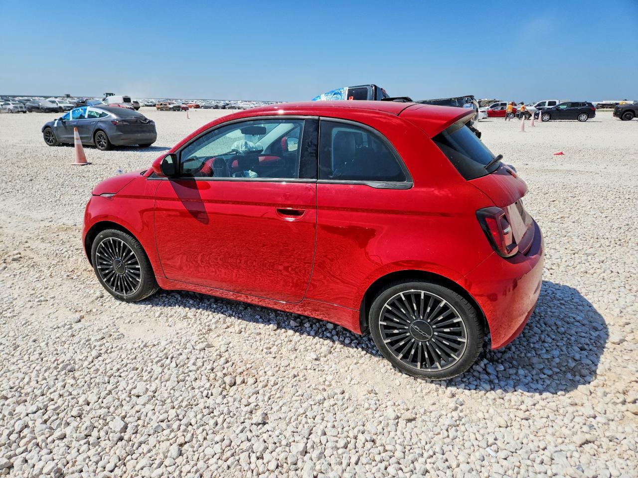 2024 Fiat 500 E Red - Image 2