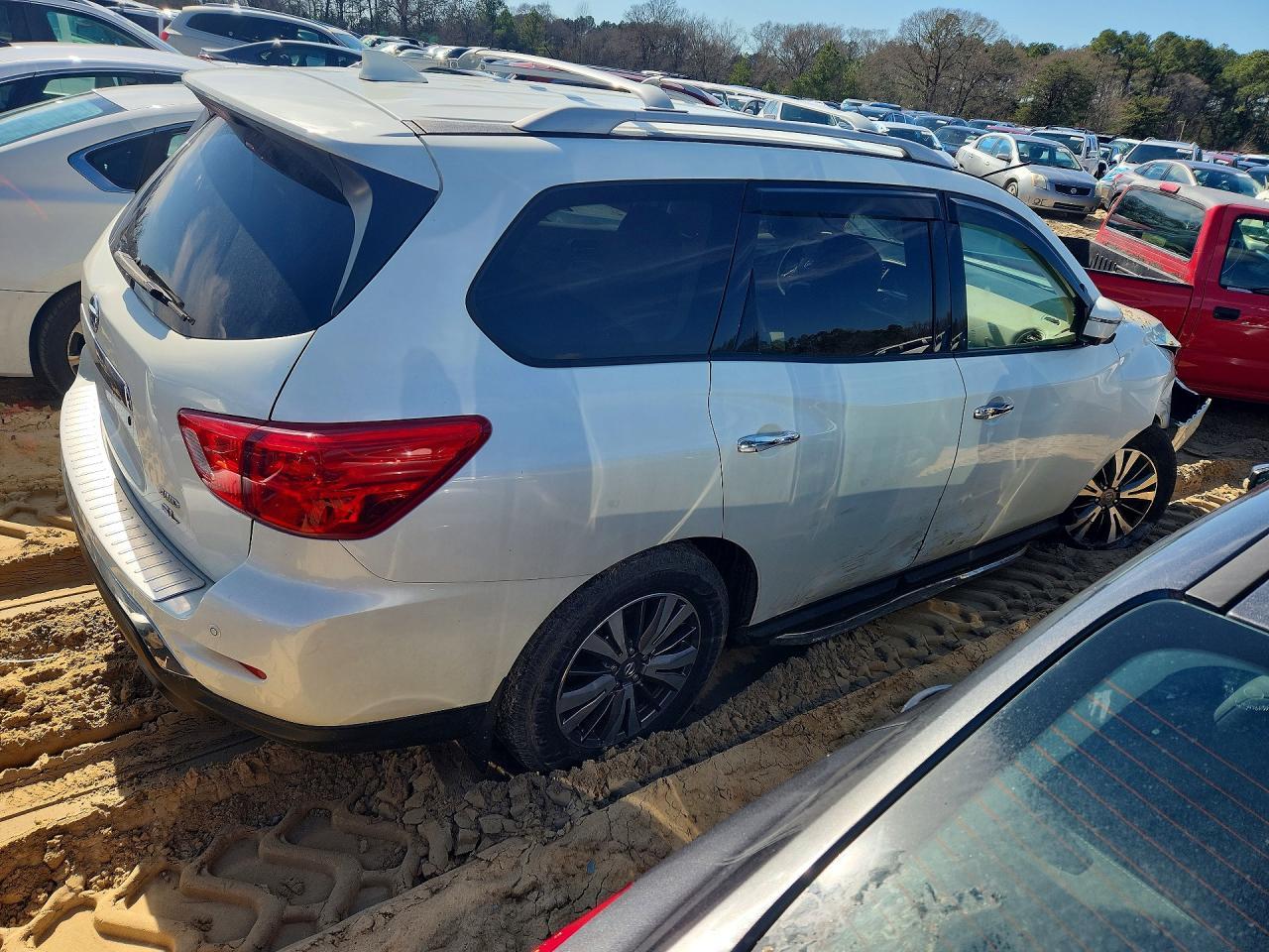 2020 Nissan Pathfinder Sl - Фото 3
