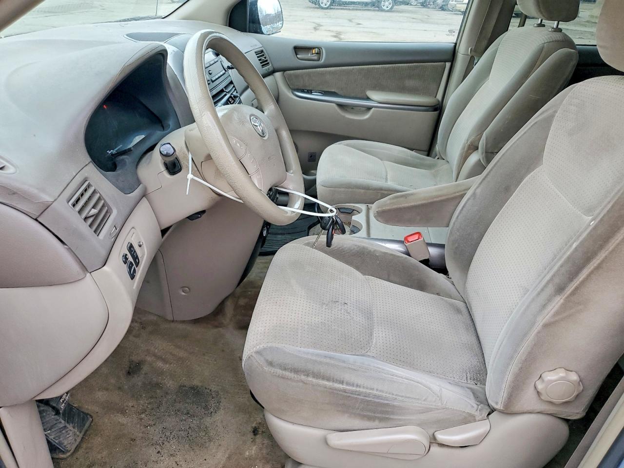 2007 Toyota Sienna - Image 7