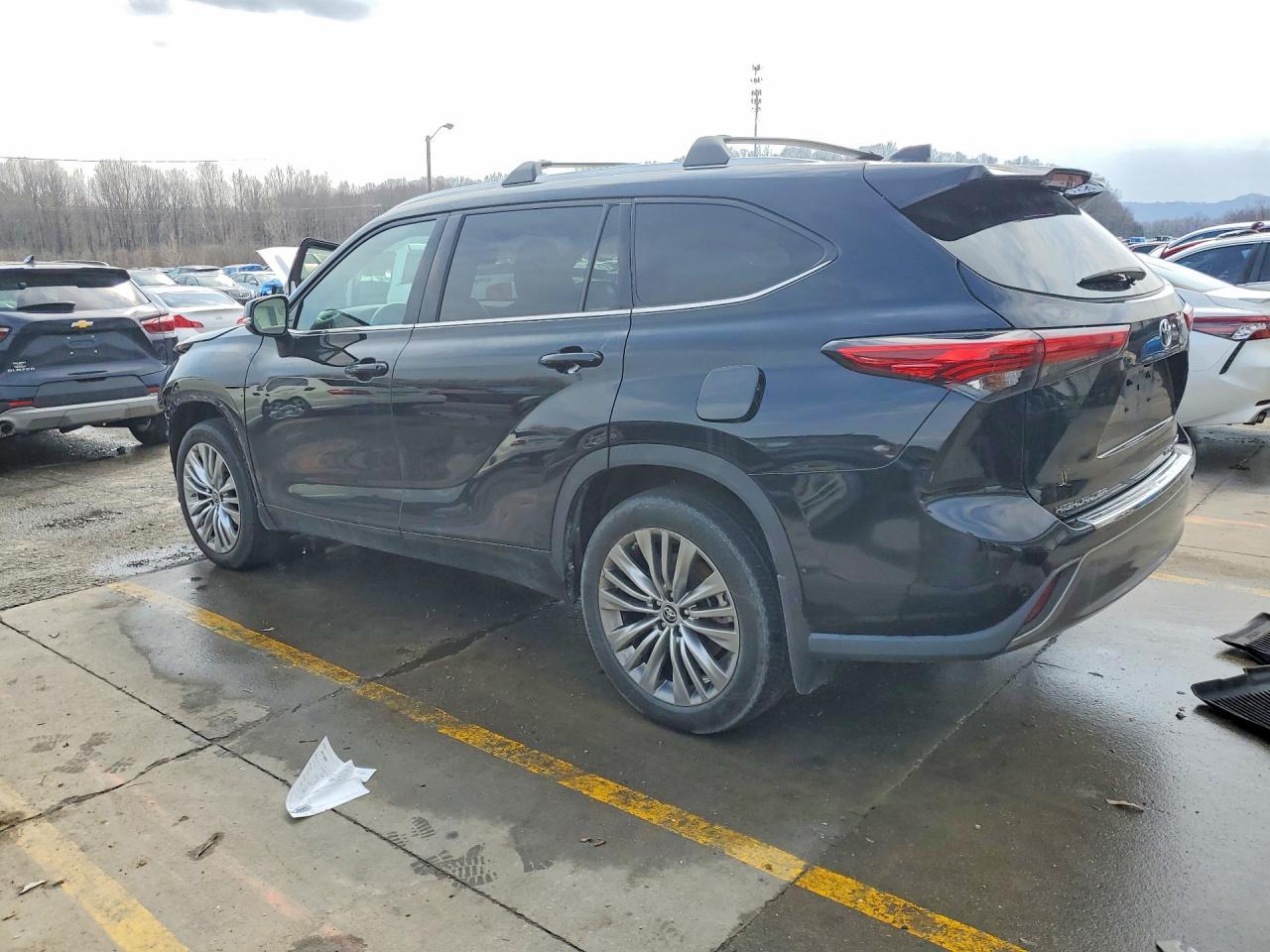 2021 Toyota Highlander Platinum - Фото 2