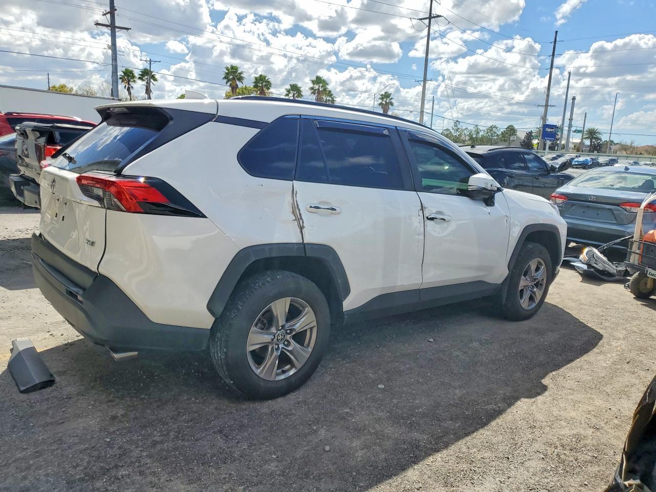 2024 Toyota Rav4 Xle - Фото 3