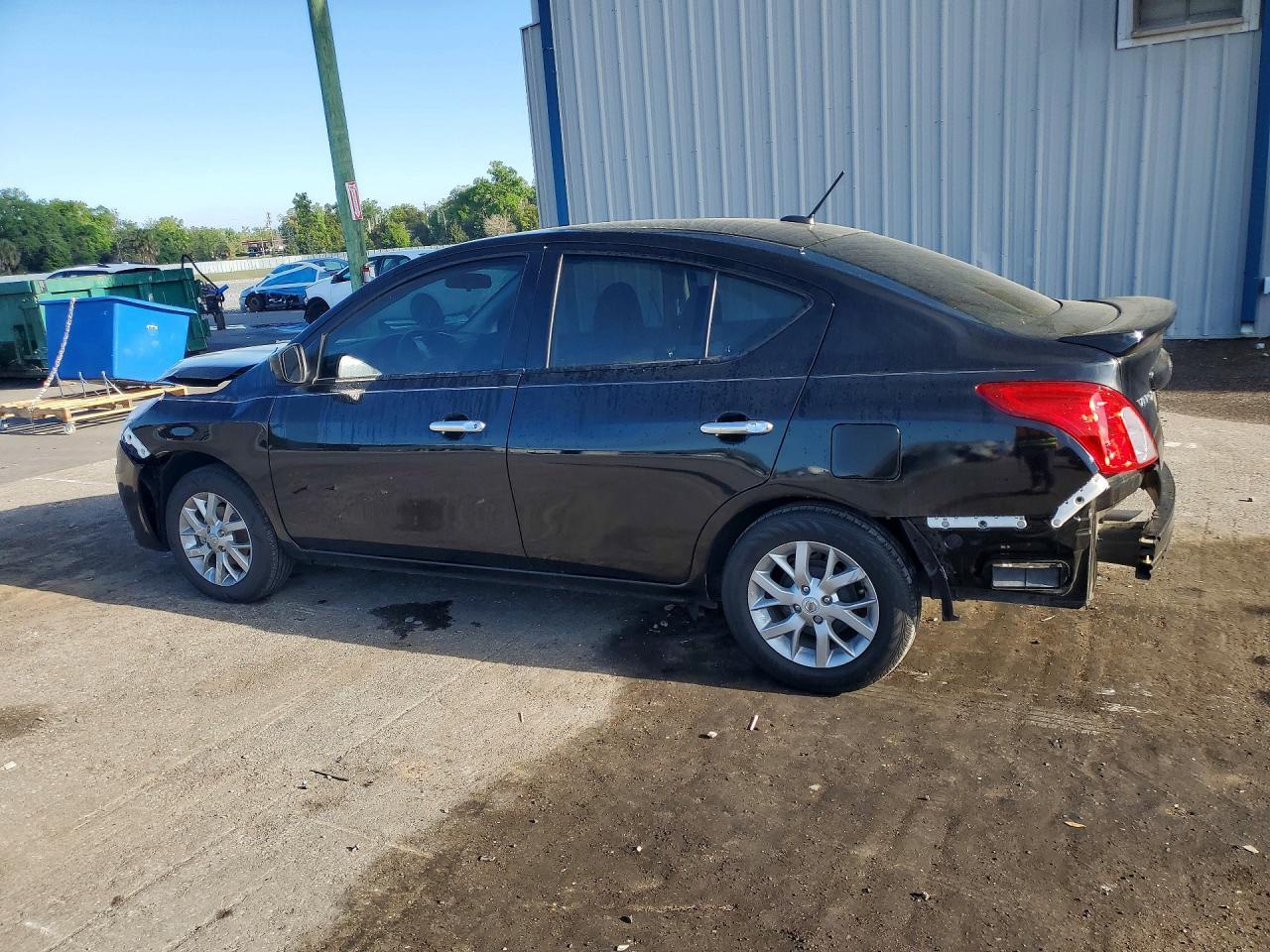2018 Nissan Versa Sv - Image 2