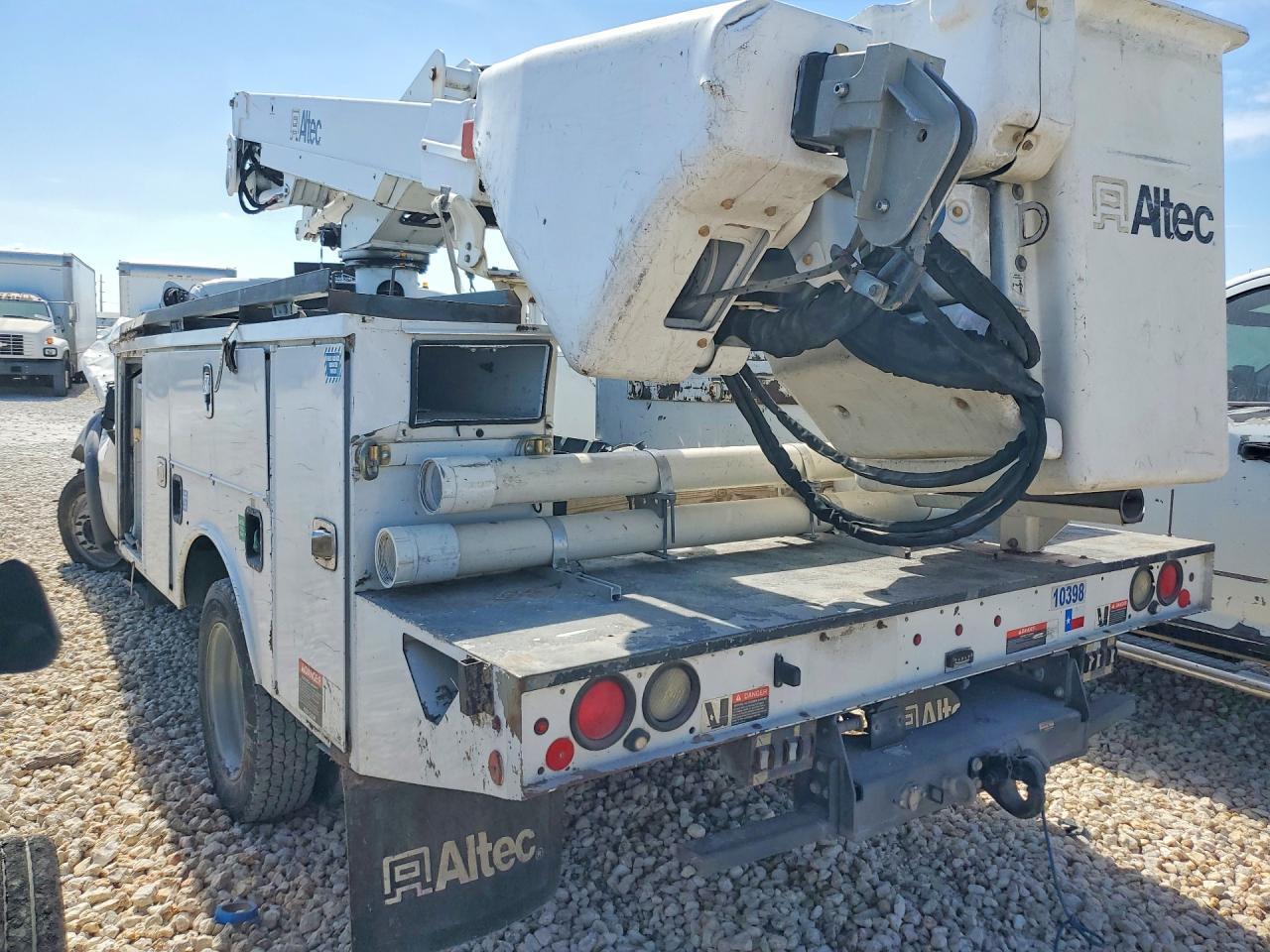 2016 Ford F-550 Bucket Truck - Фото 2