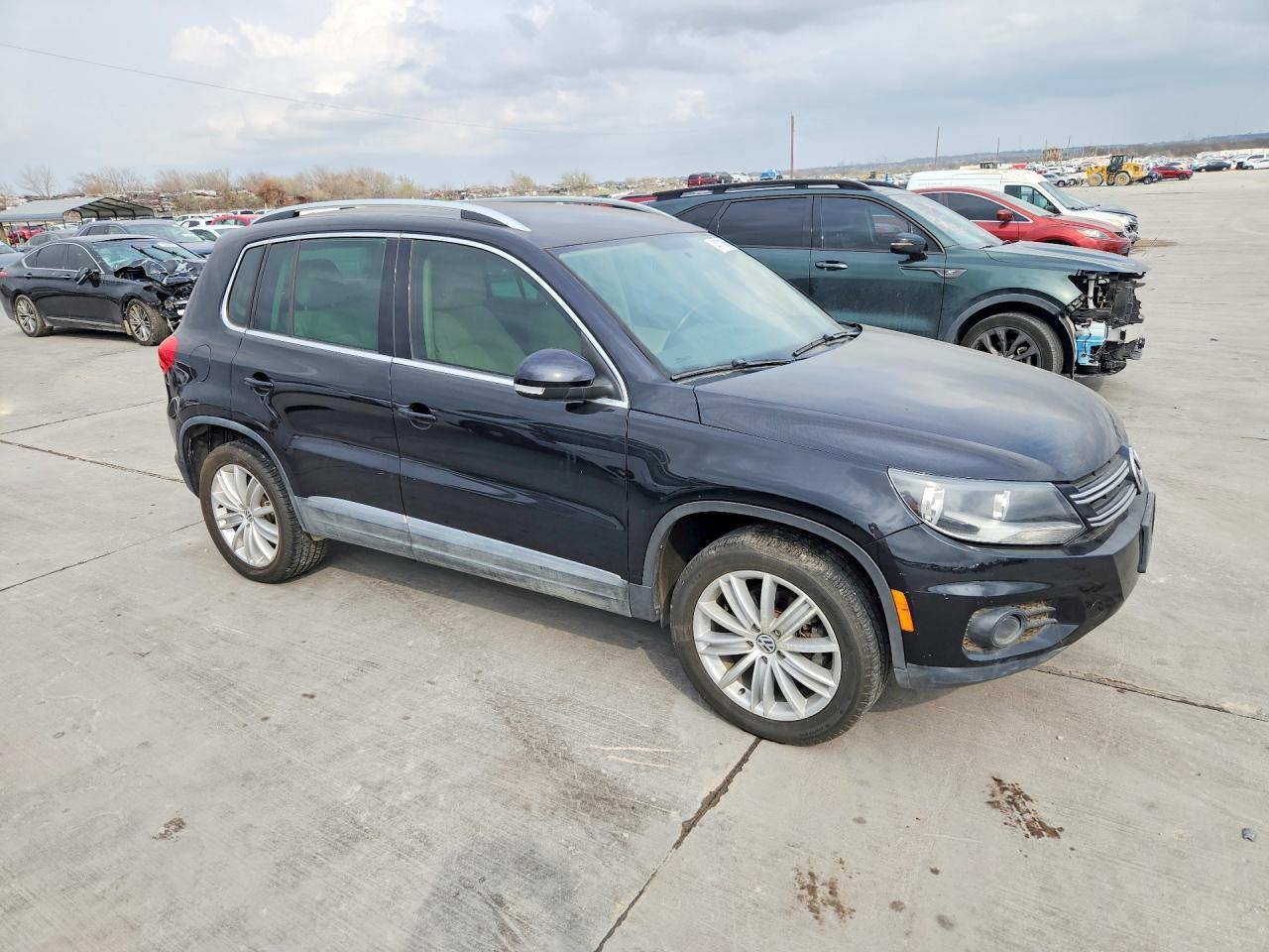 2014 Volkswagen Tiguan S - Image 4