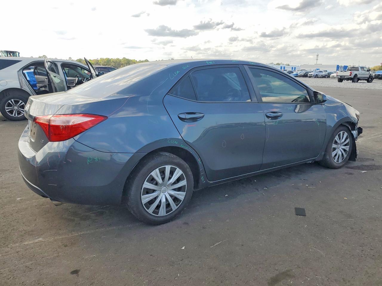 2017 Toyota Corolla Le - Фото 3