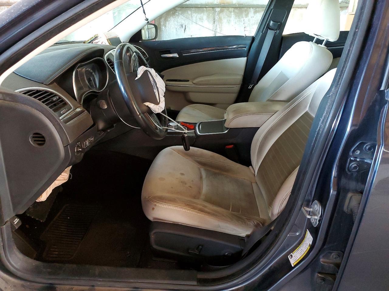 2018 Chrysler 300 Touring - Image 7