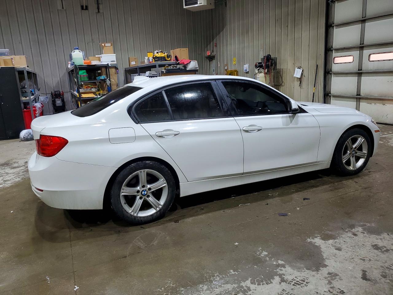 2013 BMW 328 Xi - Image 3
