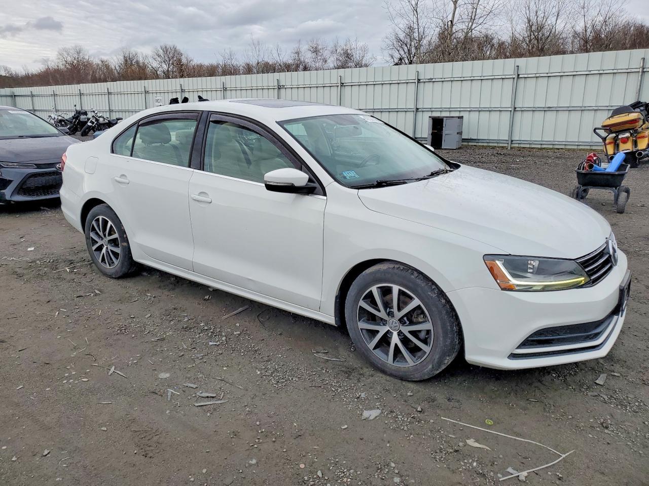 2017 Volkswagen Jetta Se - Фото 4