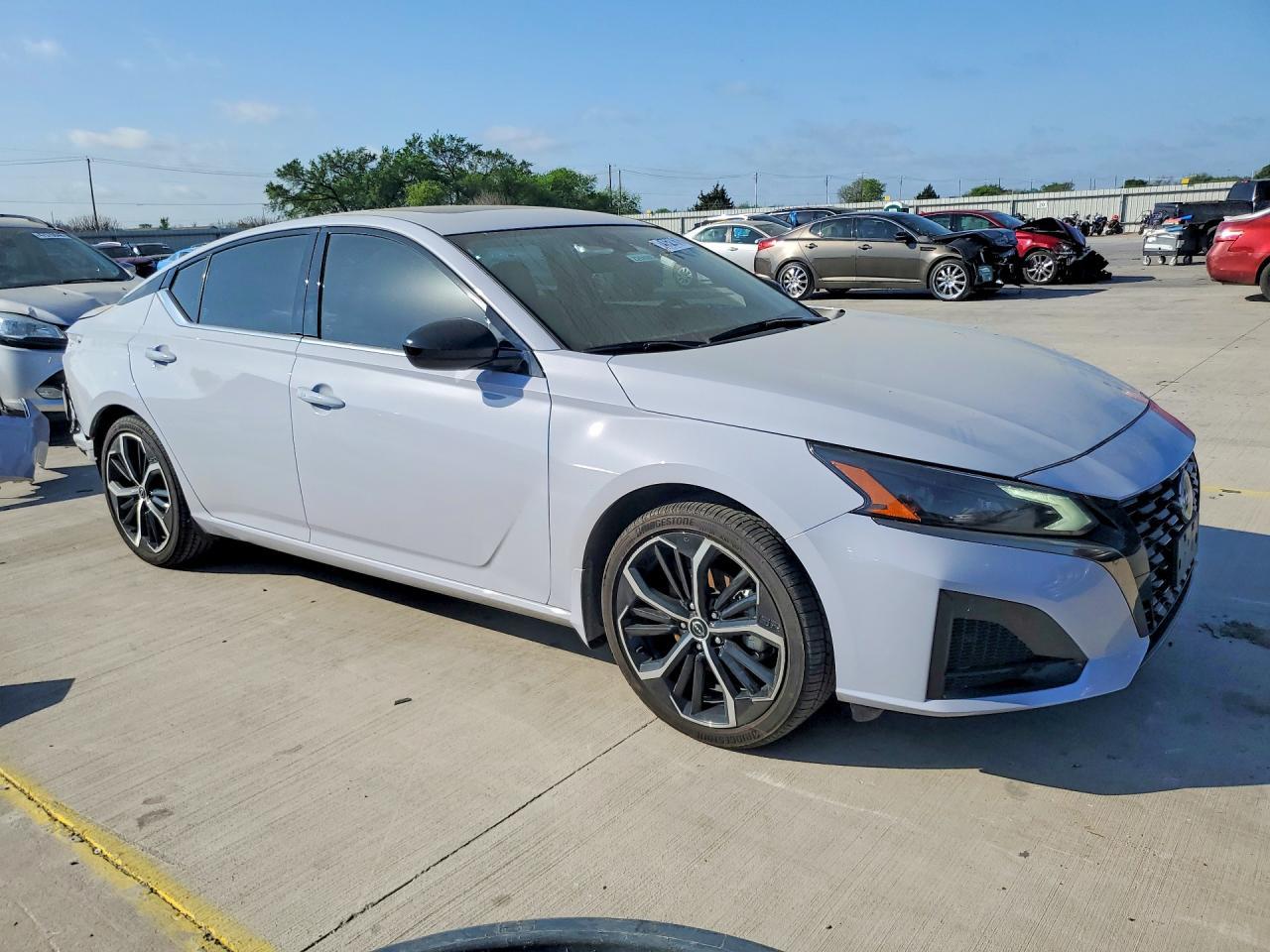 2025 Nissan Altima 2.5 Sr - Image 4