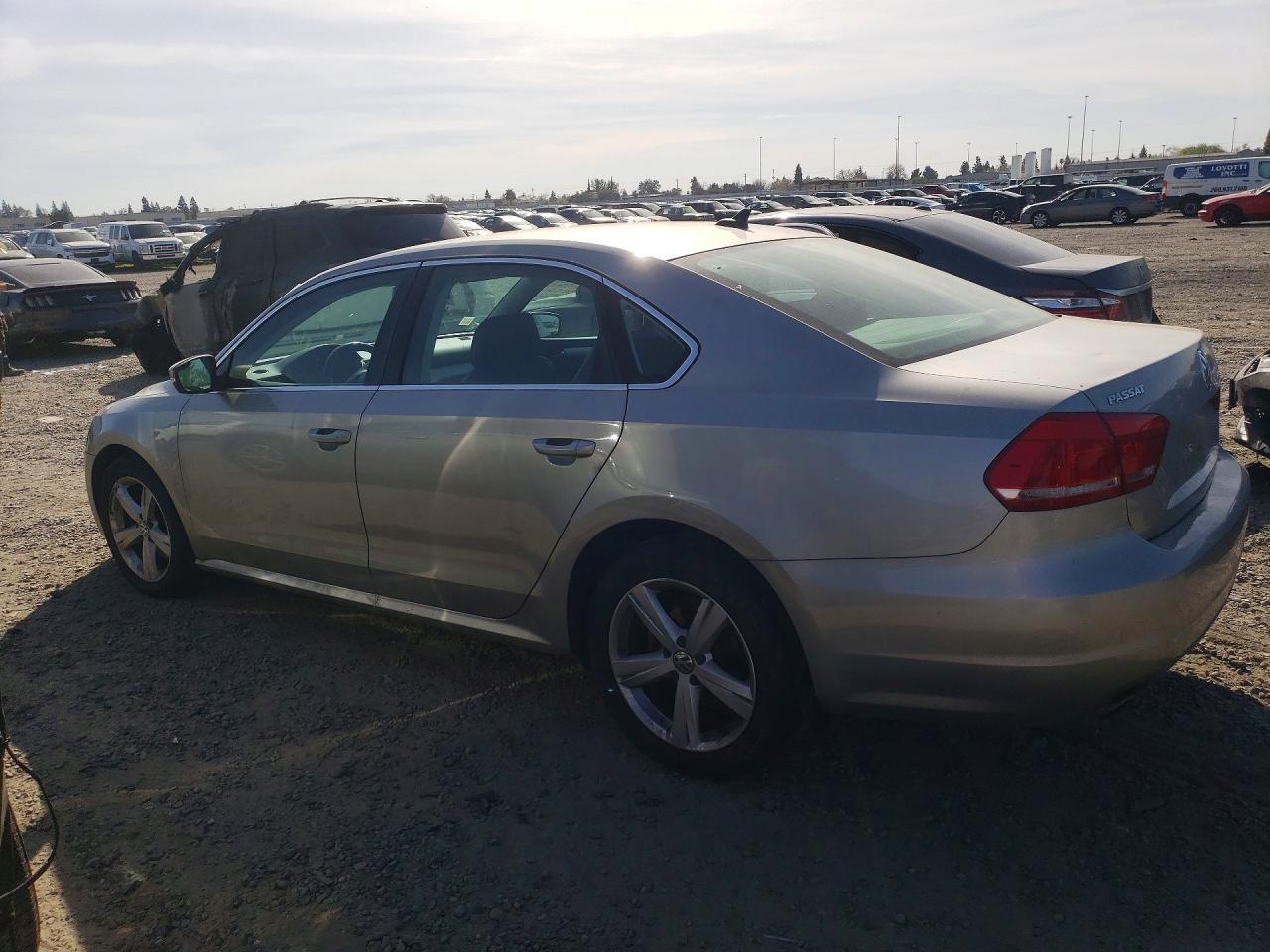 2013 Volkswagen Passat Se - Фото 2