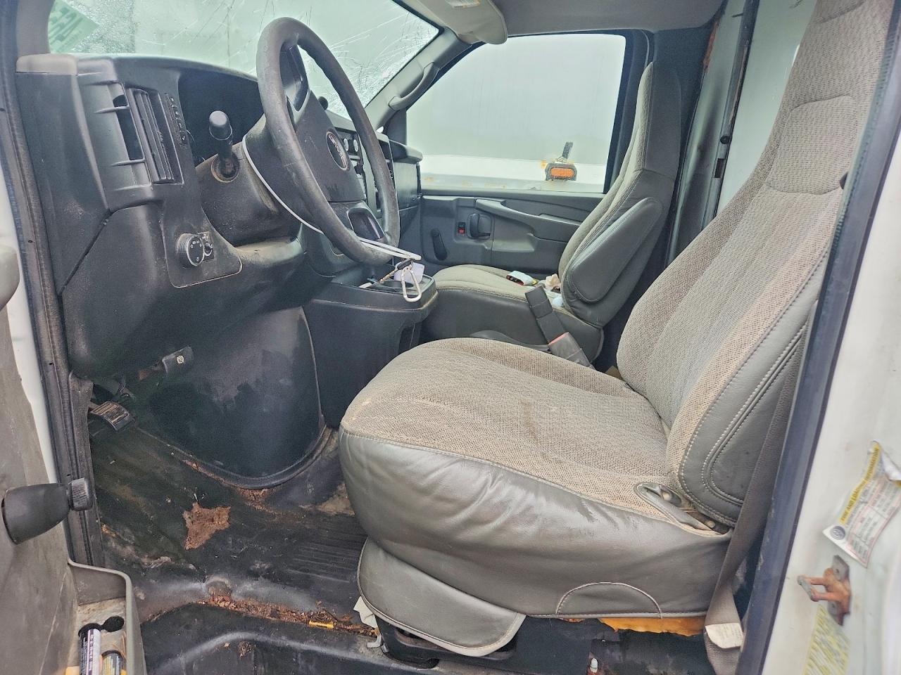 2009 GMC Savana Cutaway G3500 - Фото 7