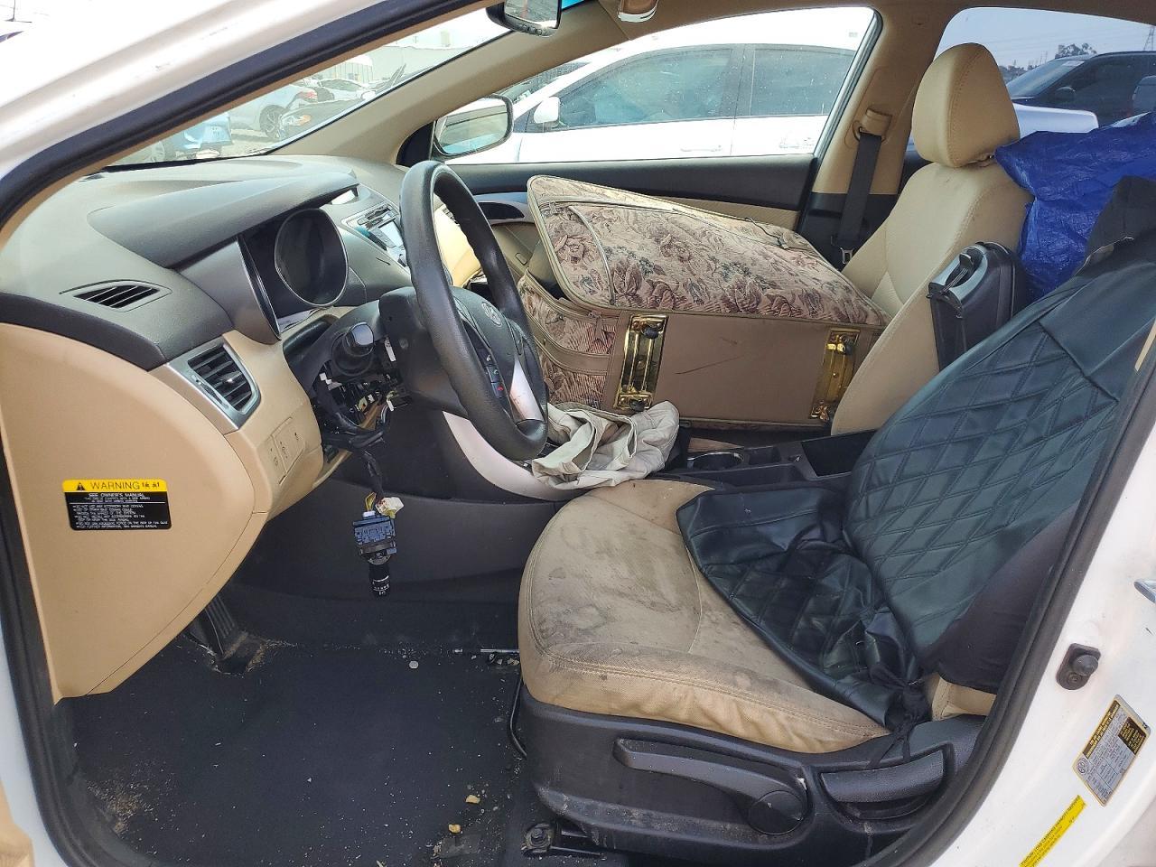 2013 Hyundai Elantra - Image 7