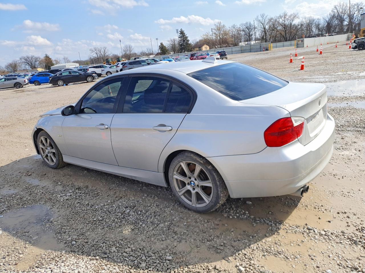 2006 BMW 330 Xi - Image 2