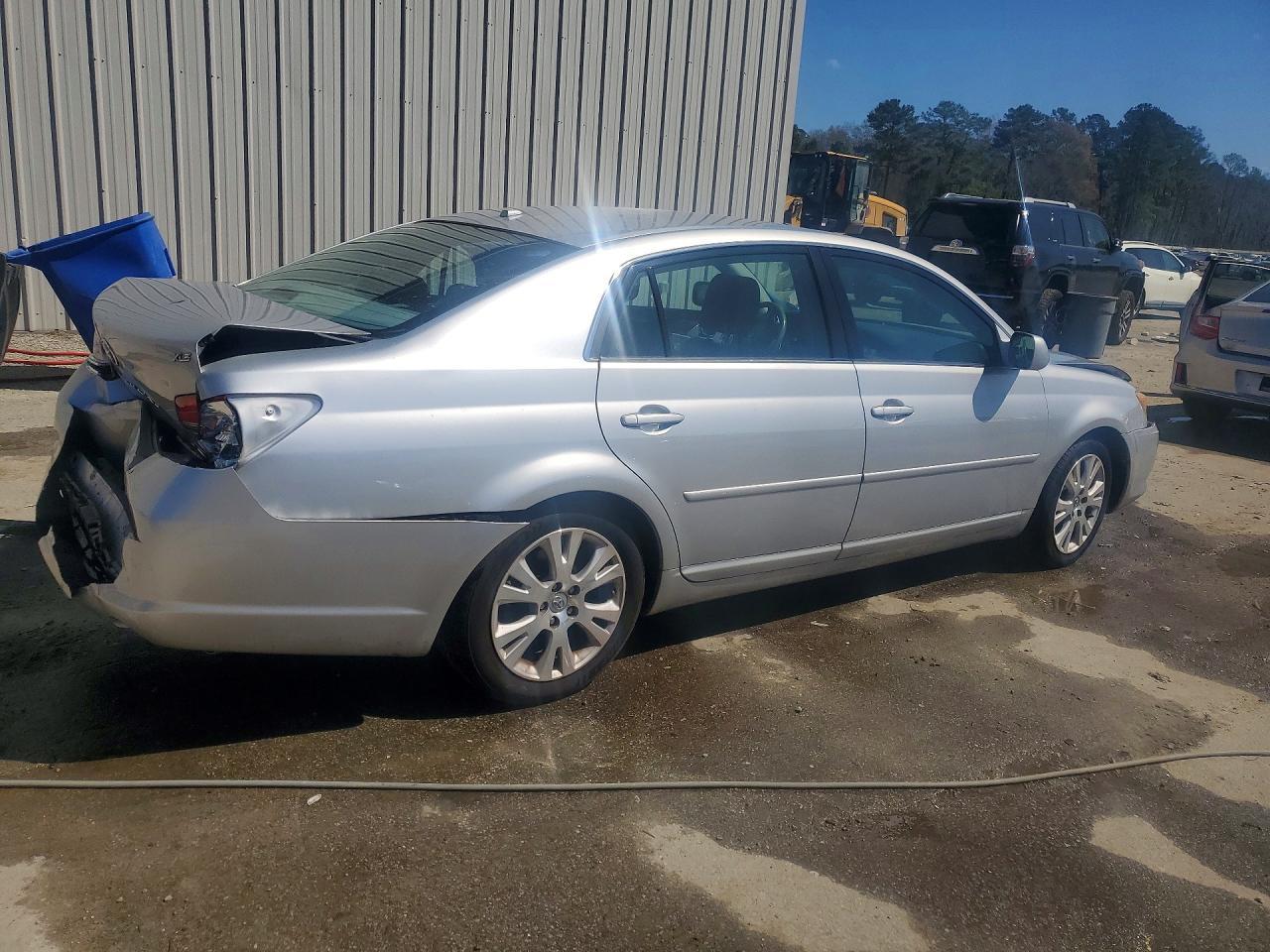 2010 Toyota Avalon Xls - Image 3