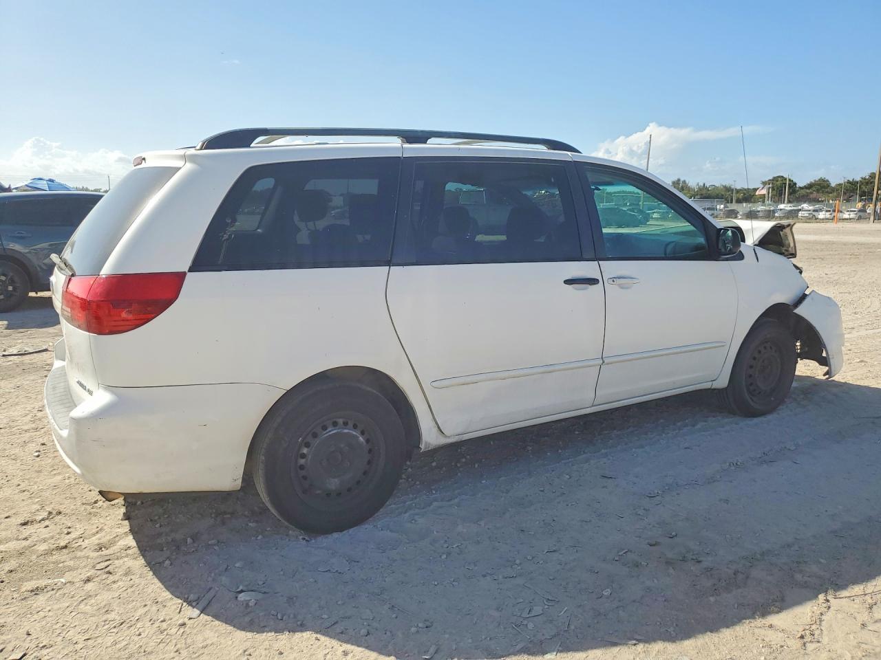 2004 Toyota Sienna Le 8 Passenger - Фото 3