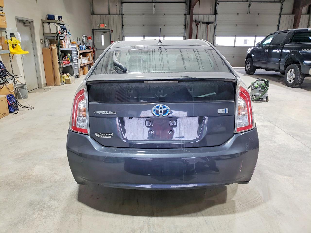 2015 Toyota Prius Two - Фото 6