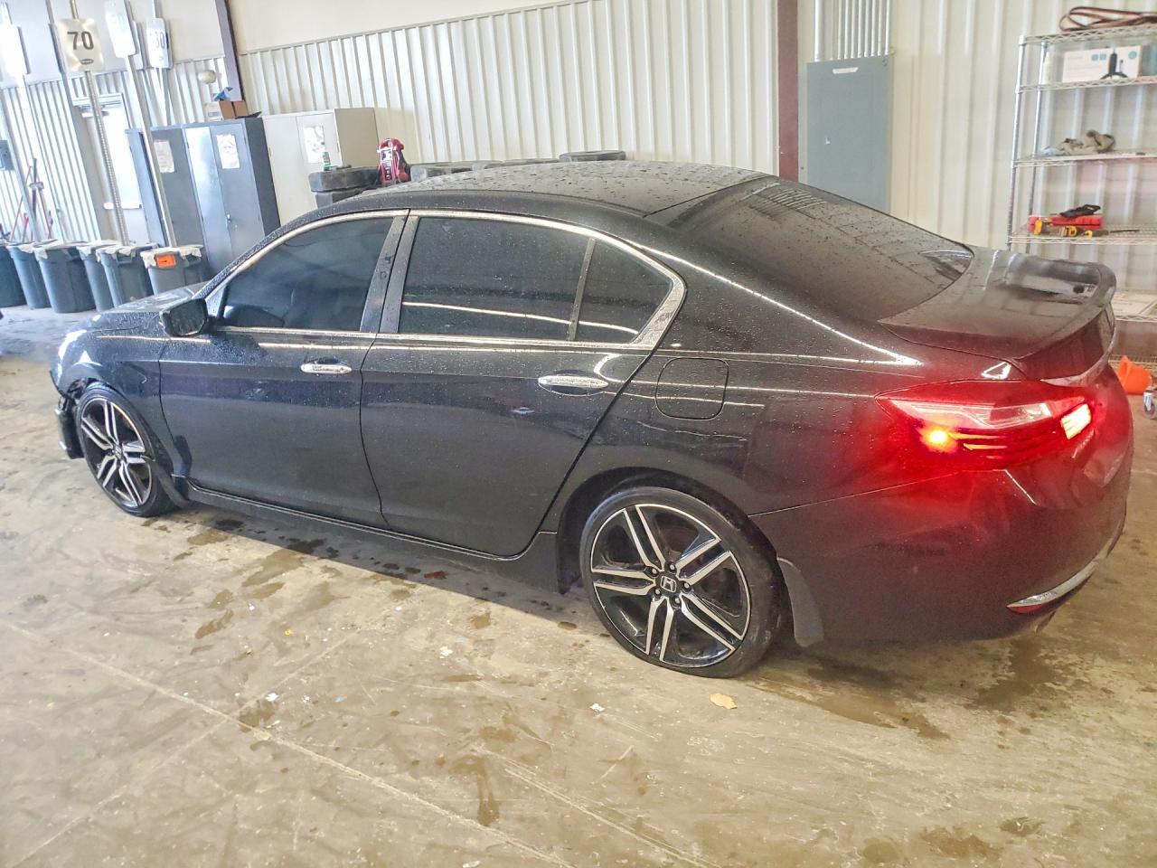 2016 Honda Accord Sport - Image 2