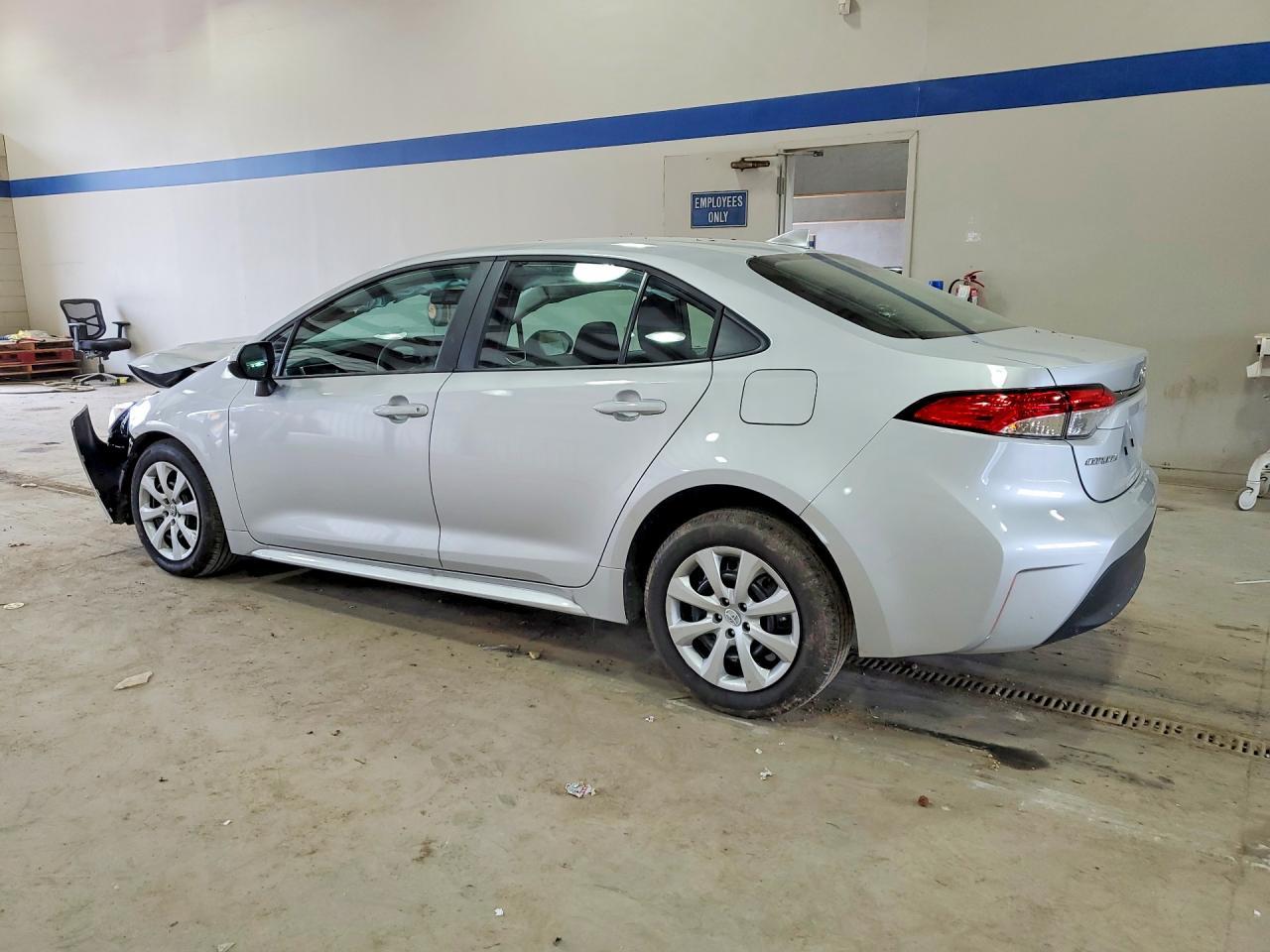 2025 Toyota Corolla Le - Фото 2