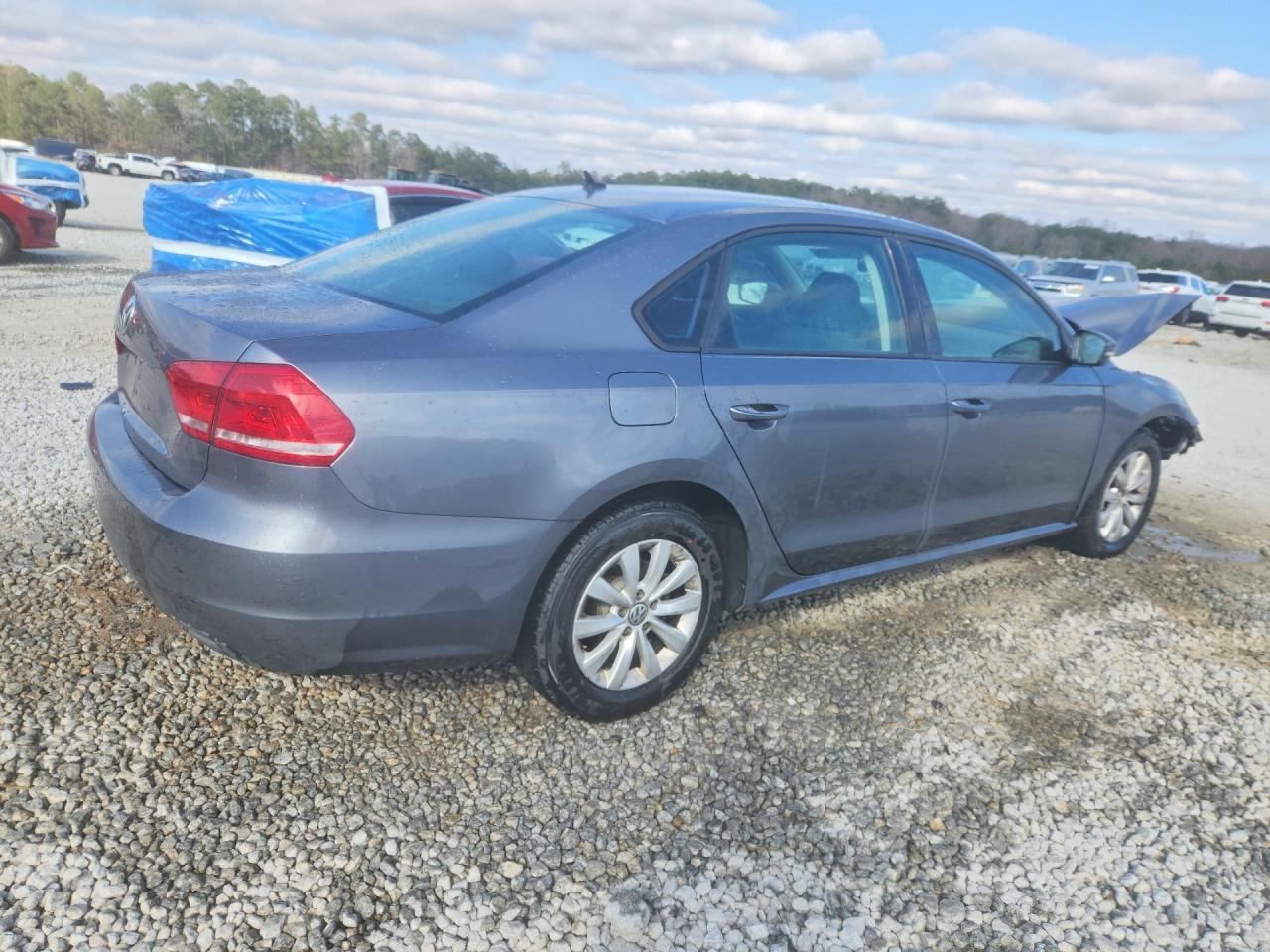 2013 Volkswagen Passat S - Image 3