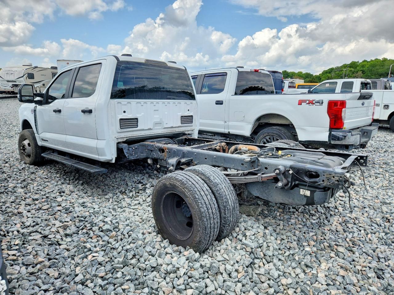 2025 Ford F350 Super Duty Truck Cab And Chassis - Фото 3