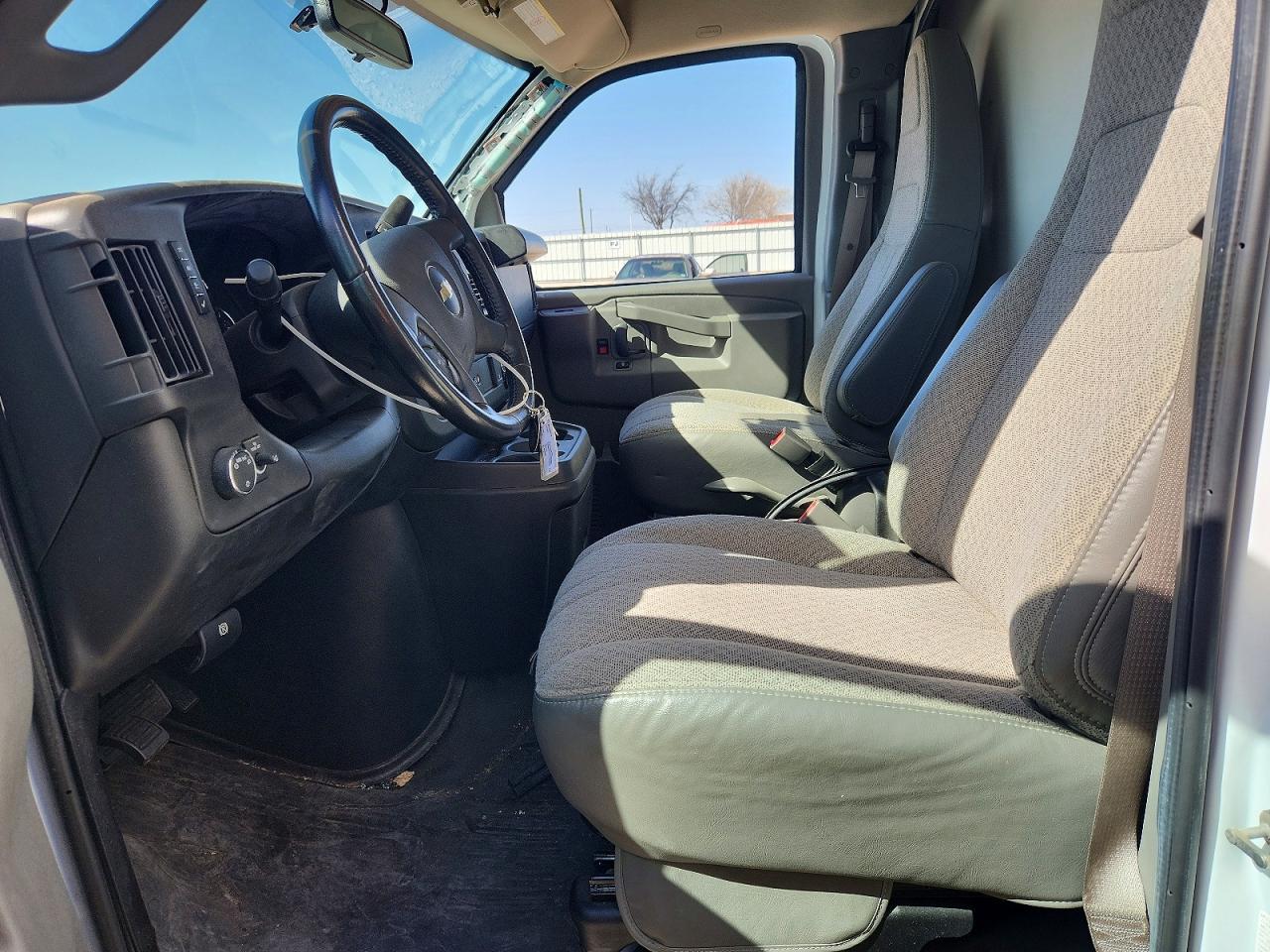 2023 Chevy Express G3500 Box Truck ** R & D * Pri Fleet ** - Фото 7