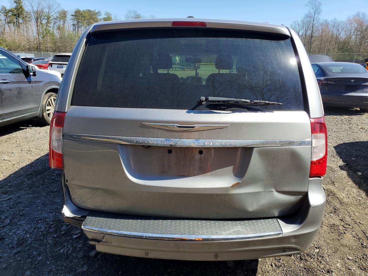 2014 Chrysler Town & Country Touring L - Фото 6