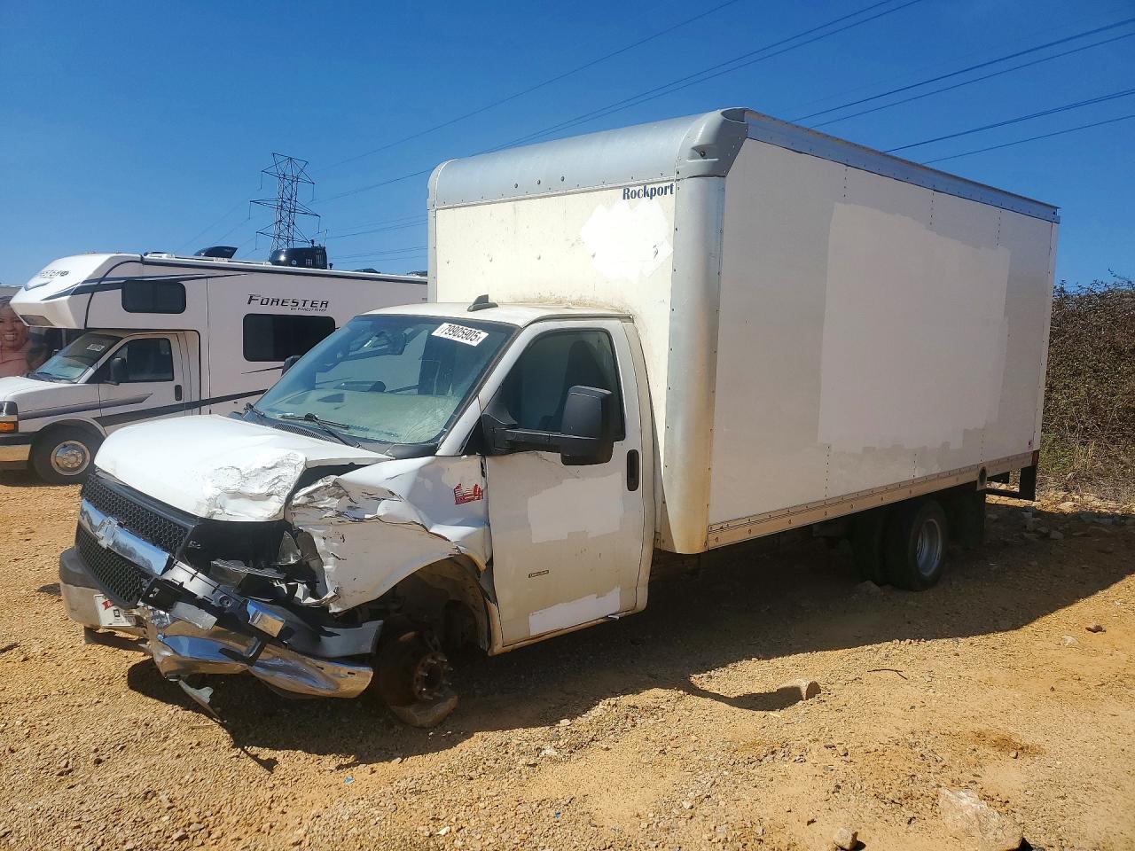 2022 Chevrolet Express Box Truck