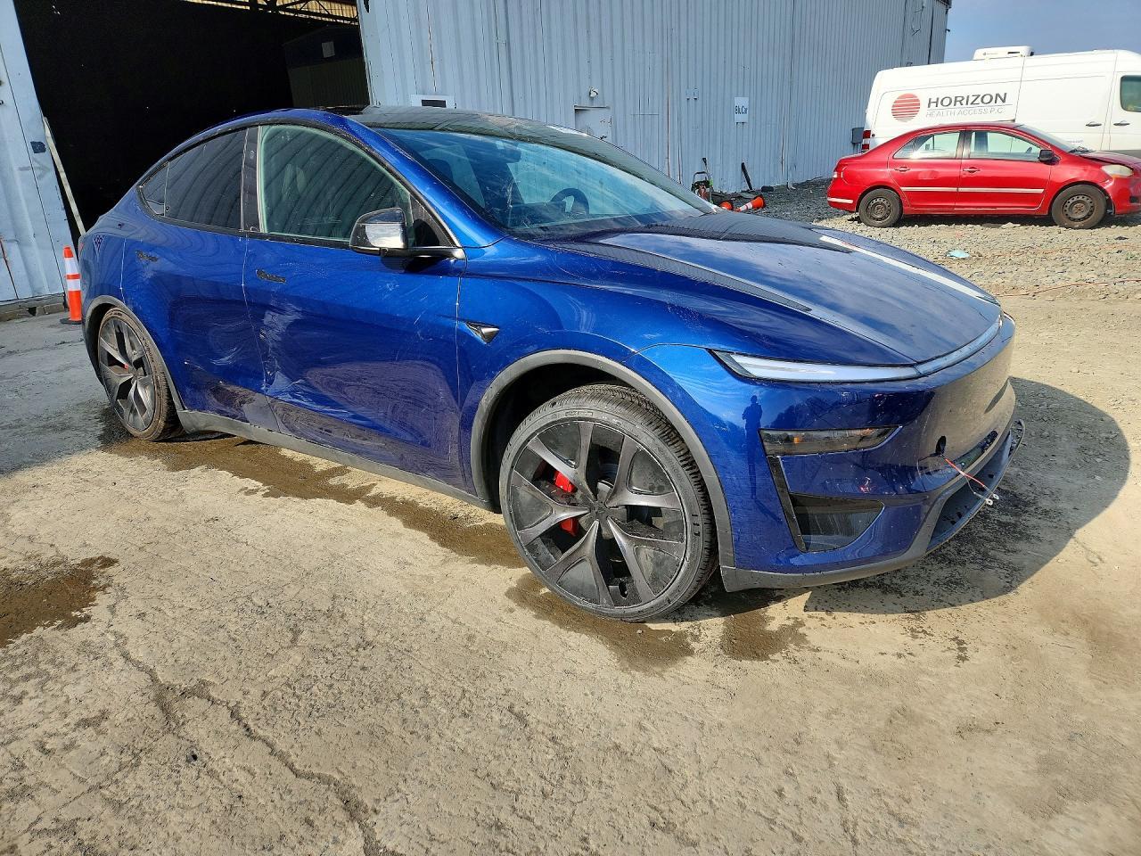 2026 Tesla Model Y - Фото 4