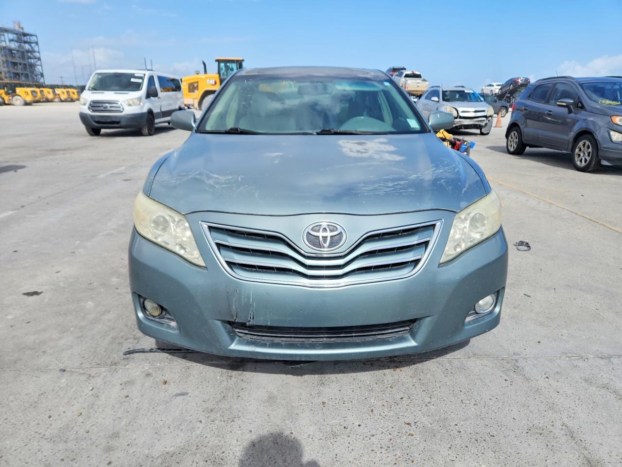 2011 Toyota Camry Xle V6 - Image 5