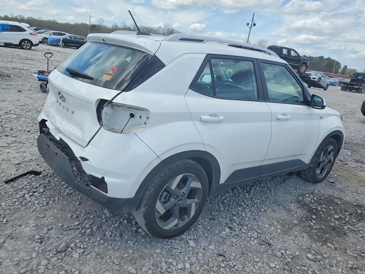 2023 Hyundai Venue Sel - Фото 3