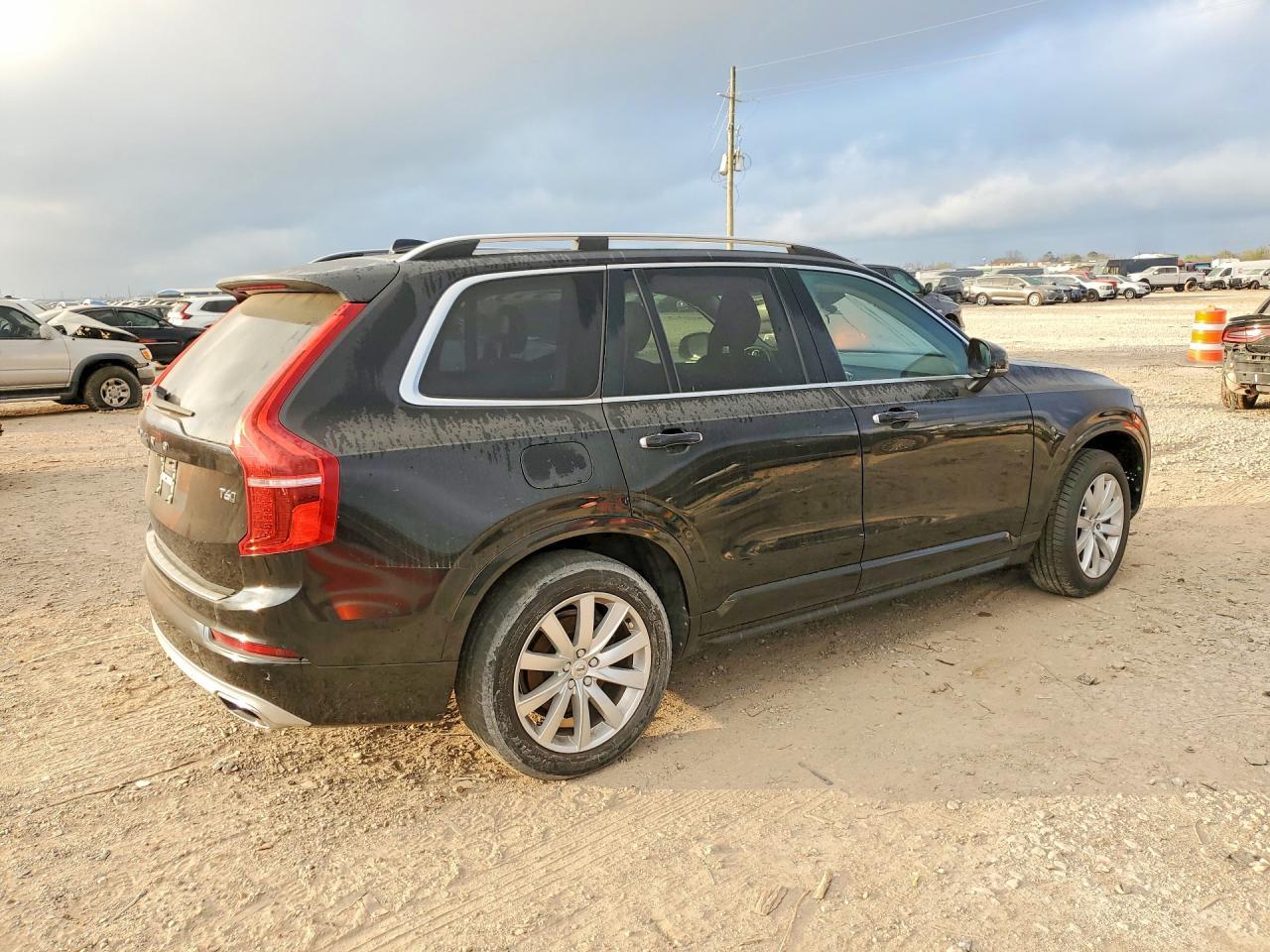 2016 Volvo Xc90 T6 Momentum - Image 3